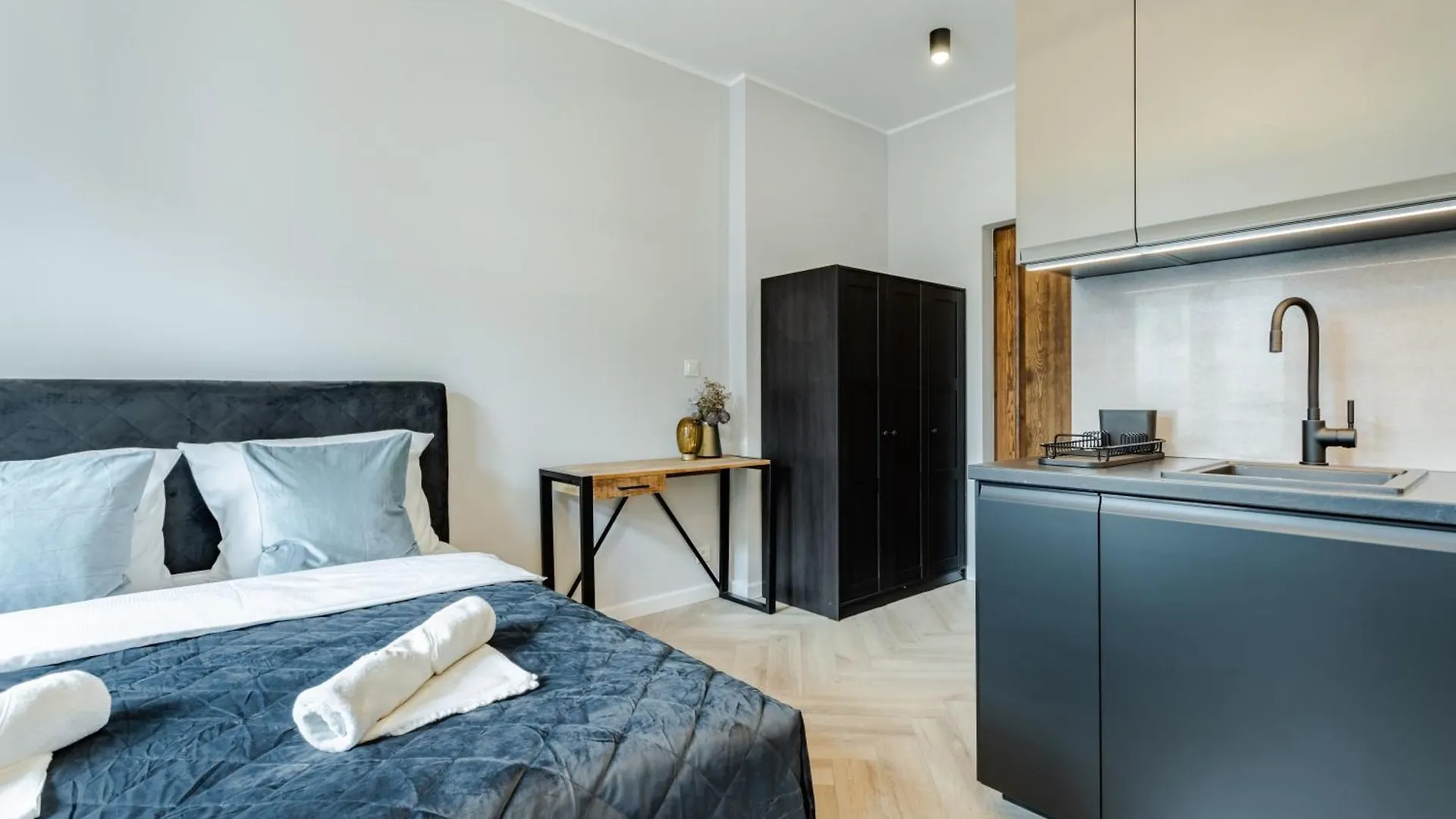 Very Berry - Piekary 13B - Apartmenty Stare Miasto, Self Check In 24H! بوزنان 0*,
