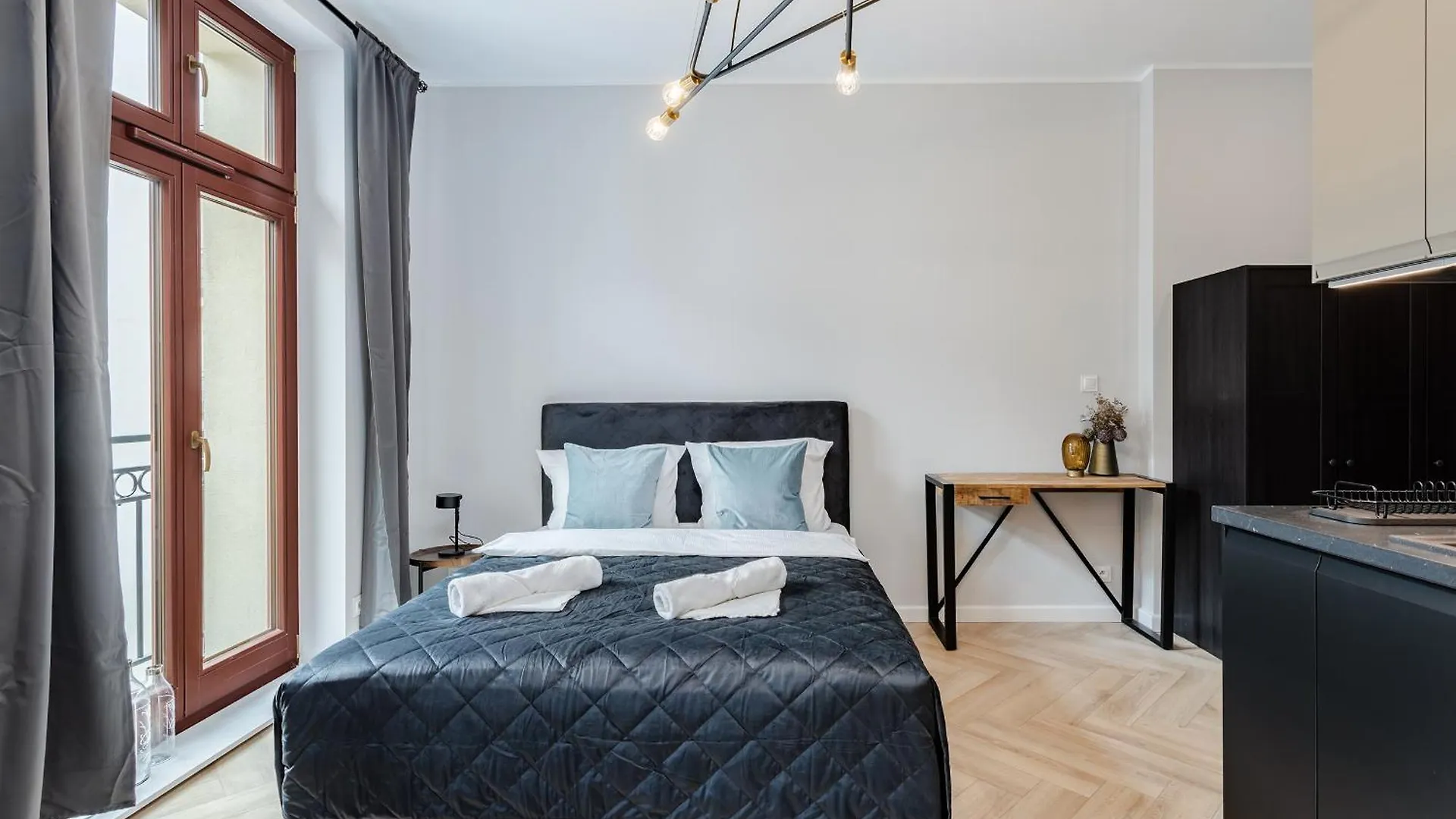 شقة Very Berry - Piekary 13B - Apartmenty Stare Miasto, Self Check In 24H! بوزنان